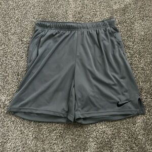 NIKE ATHLETIC SHORTS